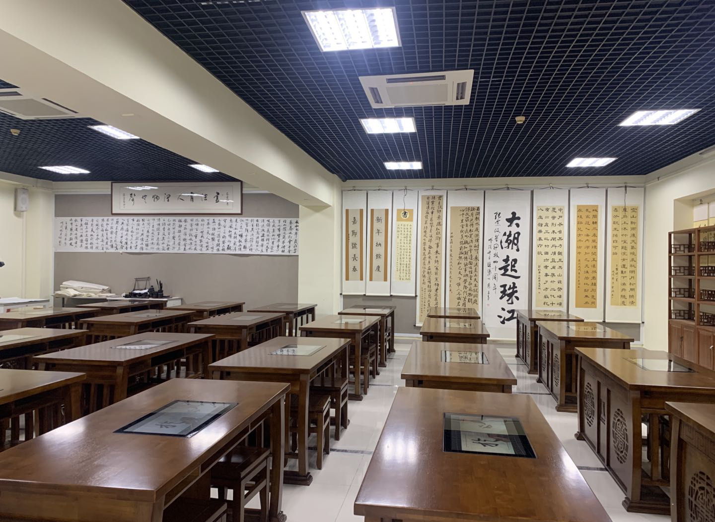 <a href='http://www.t905.cn/chanpin/57-1.html' target='1' style='font-size:18px; font-weight:bold; color:#000000;'>書法室</a>