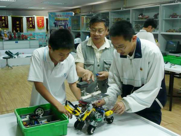 <a href='http://www.t905.cn/chanpin/60-1.html' target='1' style='font-size:18px; font-weight:bold; color:#000000;'>機器人功能室</a>