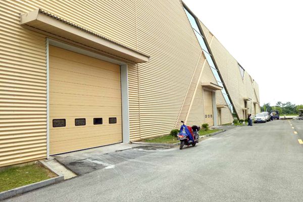 專業(yè)工業(yè)升降門廠家縮略圖